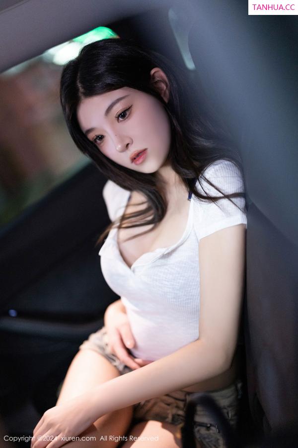   [XiuRen]高清写真图 2024.09.11 No.9141 初梦瑶 丝袜美腿第16张图片